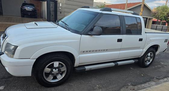 CHEVROLET S10 2.4 MPFI EXECUTIVE 4X2 CD 8V FLEX 4P MANUAL